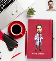 Kişiye Özel Doktor Karikatürlü Kırmızı Defter Kalem Hediye Seti Bay-6