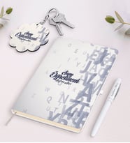 BK Gift Kişiye Özel Sınıf Öğretmeni Beyaz Defter Kalem ve Anahtarlık Hediye Seti-16 (Model 1)