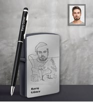 Kişiye Özel Yılbaşı Erkek Karikatürlü Siyah Çakmak Kalem Hediye Seti Model-9 (Model 1)