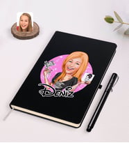 BK Gift Kişiye Özel Kadın Dövme Sanatçısı Karikatürlü Siyah Defter ve Kalem Hediye Seti-1