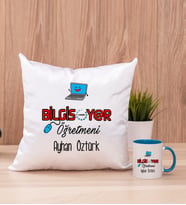 Bilgisayar Öğretmeni Kare Yastık ve Mavi Kupa Bardak