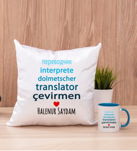 Çevirmen Kare Yastık ve Mavi Kupa Bardak