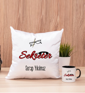 Sekreter Kare Yastık ve Siyah Kupa Bardak