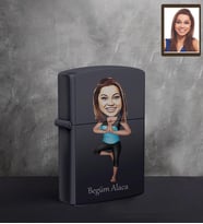 Kişiye Özel Sporcu Karikatürlü UV Baskılı Siyah Benzinli Çakmak Bayan-3