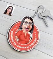 BK Gift Kişiye Özel Bayan Kolay Yetişmiyor Karikatürlü Ahşap Anahtarlık-3 (Beyaz)