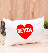 İsim Yazılı Kırmızı Kalpli Dikdörtgen Saten Yastık (Beyaz)