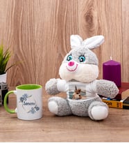 İsme Özel Çiçek Desenli Yeşil Kupa Bardak ve Peluş Tavşan