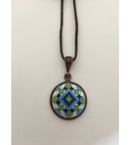 Yöresel Motif İşlemeli Kanaviçe Kolye