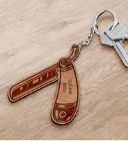 BK Gift Kişiye Özel Ustura Figürlü Ahşap Anahtarlık (Beyaz)