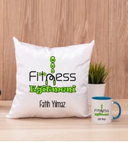 Fitness Eğitmeni Kare Yastık ve Mavi Kupa Bardak