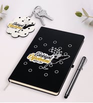 BK Gift Kişiye Özel Edebiyat Öğretmeni Siyah Defter Kalem Ve Anahtarlık Hediye Seti-3 (Model 1)