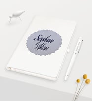 BK Gift Kişiye Özel Kabartma Plakalı Beyaz Defter Kalem Set (Model 1)