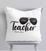 BK Gift Kişiye Özel Öğretmenin Kralı Beyaz Yastık-1
