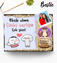 Kişiye Özel Varlığın Çok Güzel Yastık & Işıklı Kar Küresi Kutulu Hediye Seti