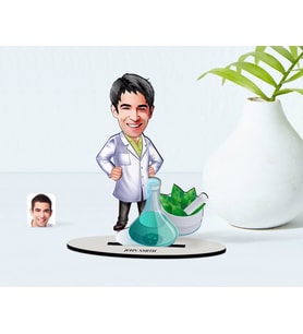 BK Gift Kişiye Özel Erkek Eczacı Karikatürlü Ahşap Biblo Model-1 (Beyaz)