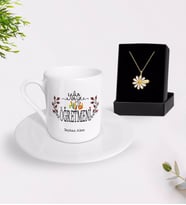 BK Gift Kişiye Özel Yılın En İyi Öğretmeni Türk Kahvesi Fincanı ve İsimli Papatya Kolye Hediye Seti-2 (Model 1)