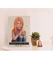 BK Gift Kişiye Özel Dünyanın En Güzel Kadını Karikatürlü Otantik Masaüstü Ahşap Palet Çerçeve-9 (Beyaz)