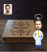 Kişiye Özel Doktor Karikatürlü Ahşap Anahtarlık Kutulu Bay-2