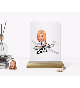 BK Gift Kişiye Özel Kadın Kaptan Pilot Karikatürlü Ahşap Standlı Çerçeve (Beyaz)