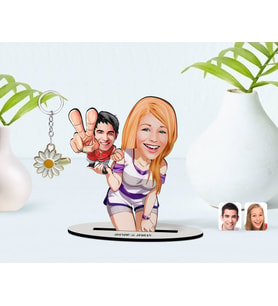 BK Gift Kişiye Özel Sevgililer Karikatürlü 3D Ahşap Biblo ve İsimli Gold Papatya Anahtarlık-30 (Model 1)