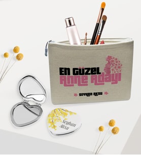 BK Gift Kişiye Özel Anne Adayı Keten Makyaj Çantası ve Kalp Ayna Hediye Seti-1 (Model 1)