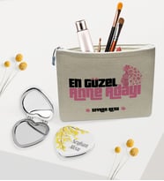 BK Gift Kişiye Özel Anne Adayı Keten Makyaj Çantası ve Kalp Ayna Hediye Seti-1 (Model 1)