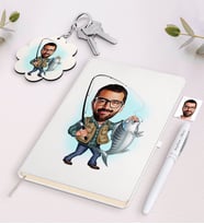 BK Gift Kişiye Özel Erkek Balıkçı Karikatürlü Beyaz Defter Kalem ve Anahtarlık Hediye Seti (Model 1)