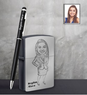 Kişiye Özel Öğretmen Karikatürlü Siyah Çakmak Kalem Hediye Seti Bayan-12 (Model 1)