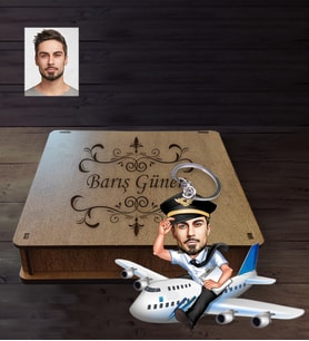 Kişiye Özel Pilot Karikatürlü  Ahşap Anahtarlık Kutulu Bay-5