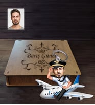Kişiye Özel Pilot Karikatürlü  Ahşap Anahtarlık Kutulu Bay-5