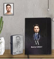 Kişiye Özel Öğretmen Karikatürlü Siyah Defter Çakmak Hediye Seti Bay-7 (Model 1)