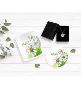 BK Gift Kişiye Özel Papatya Temalı Kupa Bardak Altlığı ve İsimli Silver Papatya Kolye Seti-7 (Model 1)