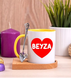 İsim Yazılı Kırmızı Kalpli Ahşap Altlıklı Sarı Kupa Bardak