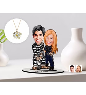 BK Gift Kişiye Özel Sevgililer Karikatürlü 3D Ahşap Biblo ve Çift İsimli Papatya Kolye Seti-7 (Model 1)