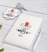 BK Gift Kişiye Özel Yılbaşı Mutlu Yıllar Beyaz Defter Kalem ve Anahtarlık Hediye Seti-5 (Model 1)
