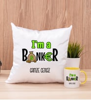 Bankacı Kare Yastık ve Sarı Kupa Bardak