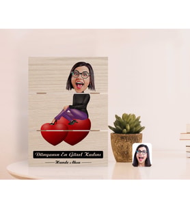 BK Gift Kişiye Özel Dünyanın En Güzel Kadını Karikatürlü Otantik Masaüstü Ahşap Palet Çerçeve-43 (Beyaz)