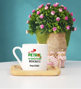 Mesajlı Petrol ve Doğalgaz Mühendisi Tasarımlı Kişiye Özel Hediye Petrol ve Doğalgaz Mühendisi Ahşap Altlıklı Türk Kahvesi Fincanı