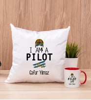 Pilot Kare Yastık ve Kırmızı Kupa Bardak