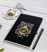 BK Gift Kişiye Özel Yılbaşı Mutlu Yıllar Siyah Defter Kalem ve Anahtarlık Hediye Seti-9 (Model 1)