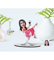 BK Gift Kişiye Özel Kadın Patroniçe Karikatürlü 3D Ahşap Biblo ve İsimli Silver Papatya Anahtarlık-1 (Model 1)