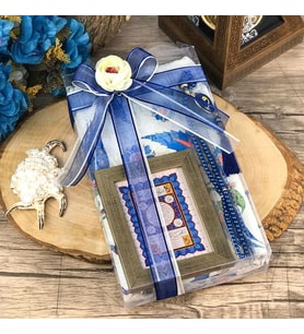 Hediyelik Seccade, Hat Yazılı Çerçeve, İnci Tesbih, Süslemeli Asetat Kutulu (30×18) Set-Yeşil (Model 1)
