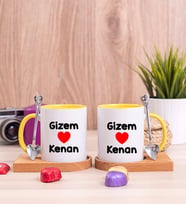 Sevgililere Özel İsim Yazılı Ahşap Altlıklı İkili Sarı Kupa Bardak