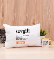 Sevgili Kelime Anlamı Dikdörtgen Yastık ve Sarı Kupa Bardak