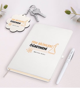 BK Gift Kişiye Özel Fen Bilimleri Öğretmeni Beyaz Defter Kalem Ve Anahtarlık Hediye Seti-4 (Model 1)