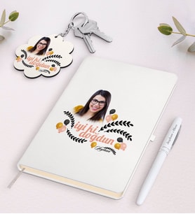 BK Gift Kişiye Özel Fotoğraflı Doğum Günü Beyaz Defter Kalem ve Anahtarlık Hediye Seti-9 (Model 1)