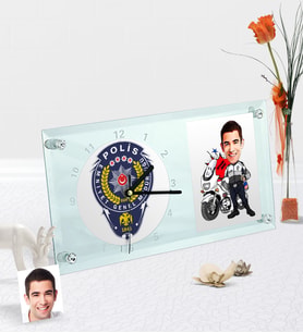 BK Gift Kişiye Özel Bay Yunus Polis Karikatürlü Masaüstü Cam Saat (Beyaz)
