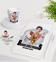 BK Gift Kişiye Özel Beyaz Atlı Prens Karikatürlü Beyaz Defter Kalem Türk Kahvesi Fincanı Seti-1 (Model 1)