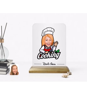 BK Gift Kişiye Özel Kadın Chef Karikatürlü Ahşap Standlı Çerçeve-14 (Beyaz)