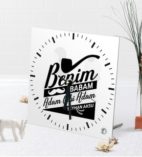 BK Gift Kişiye Özel Benim Babam Adam Gibi Adam Masaüstü Kare Cam Saat (Beyaz)